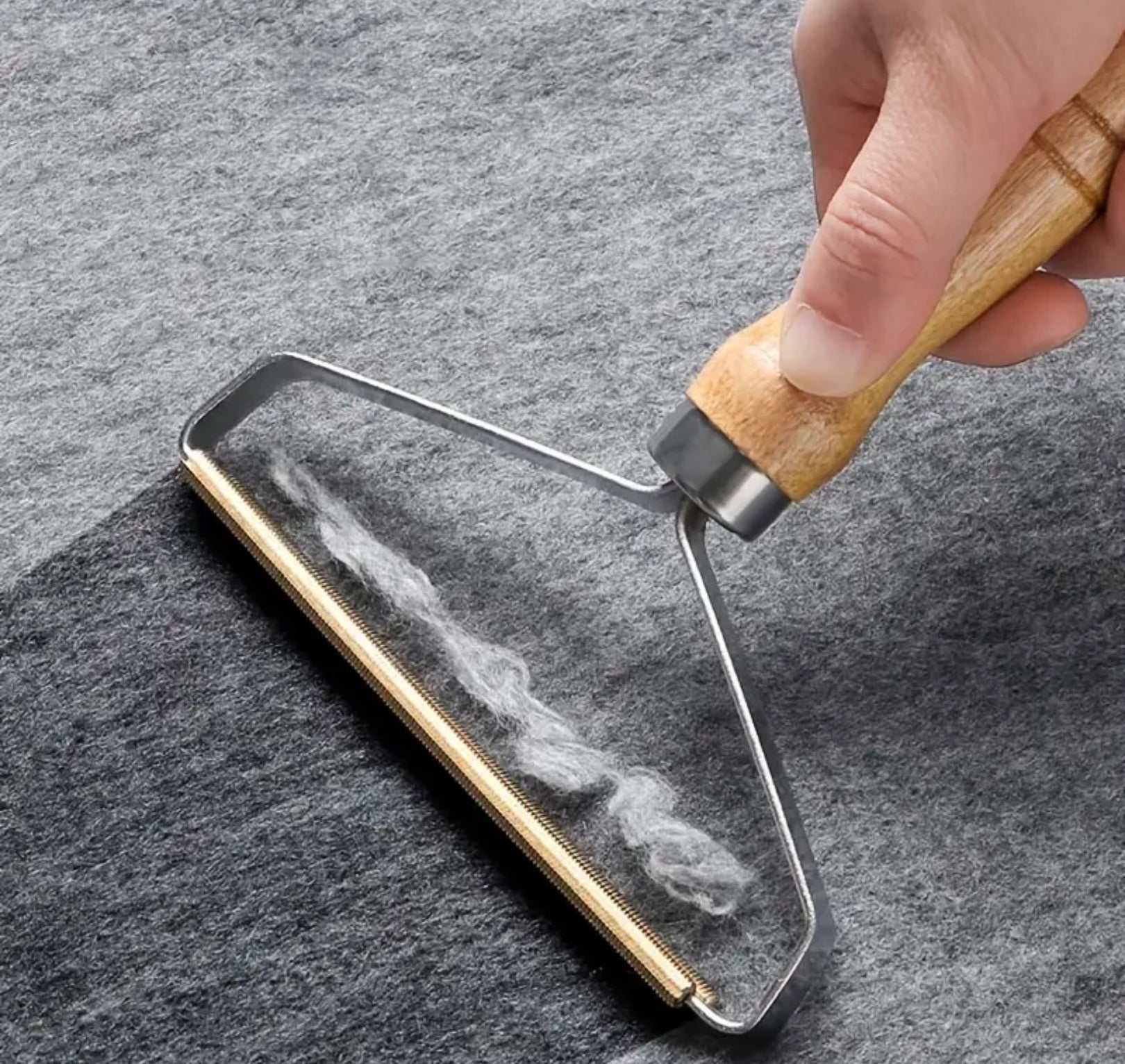 Effective Pet Hair Remover Brush – Gently De-Sheds Fur & Keeps Your Home Clean