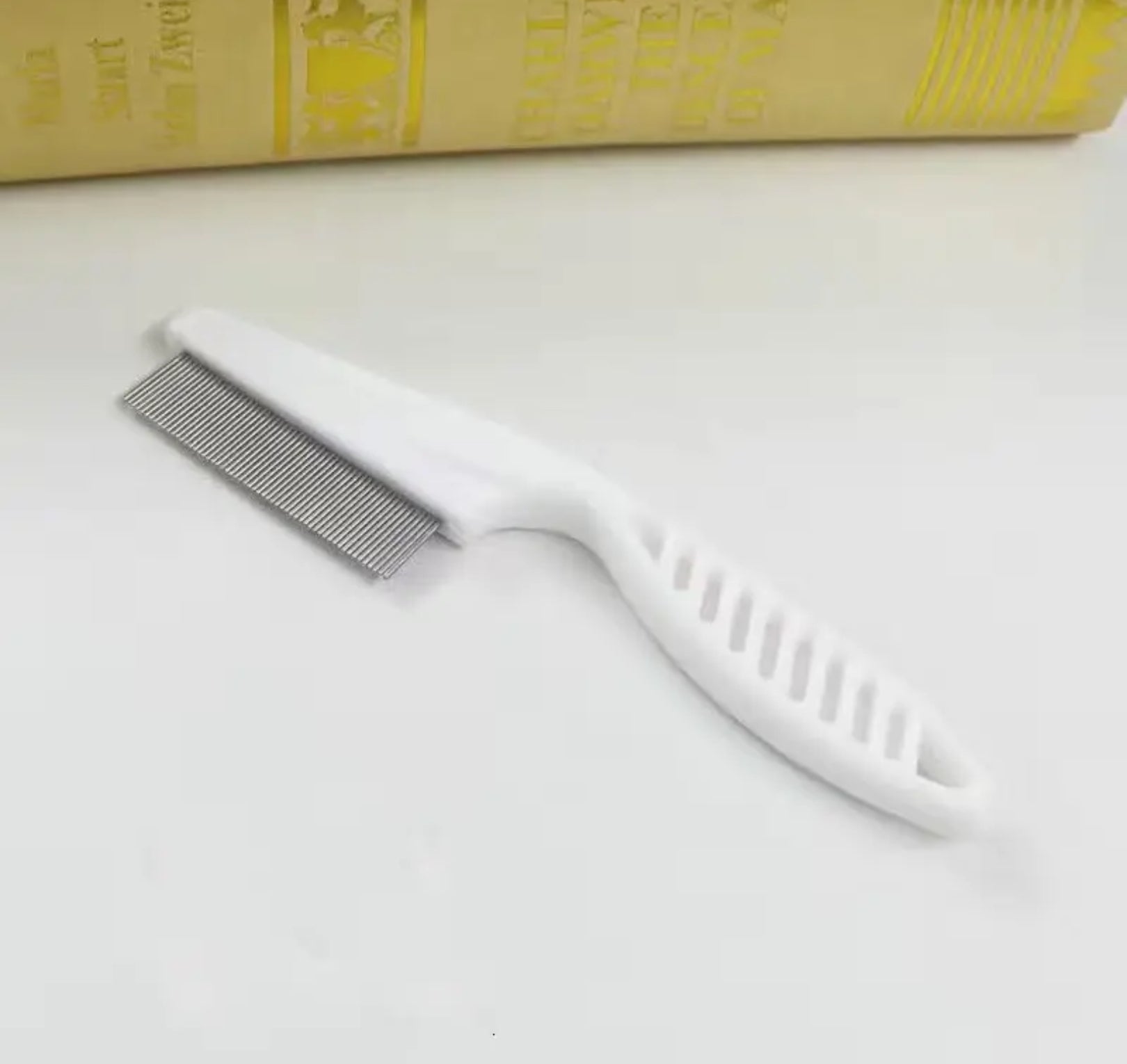 Pet Grooming Comb – Keep Your Dog or Cat’s Coat Healthy and Shiny