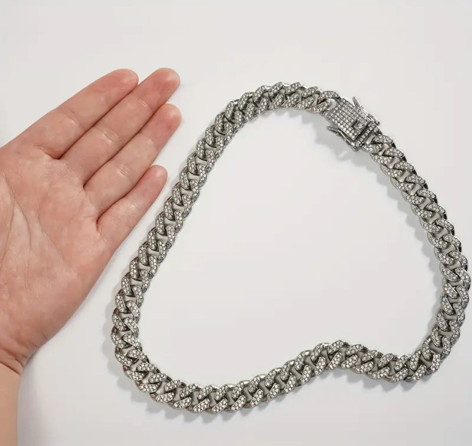 Sparkling Diamond Dog Collar – Stylish Metal Chain with Secure Buckle for Elegant Walks